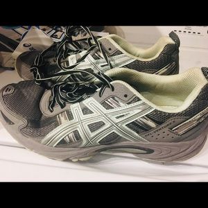 Tennis shoes Gel Venture 5